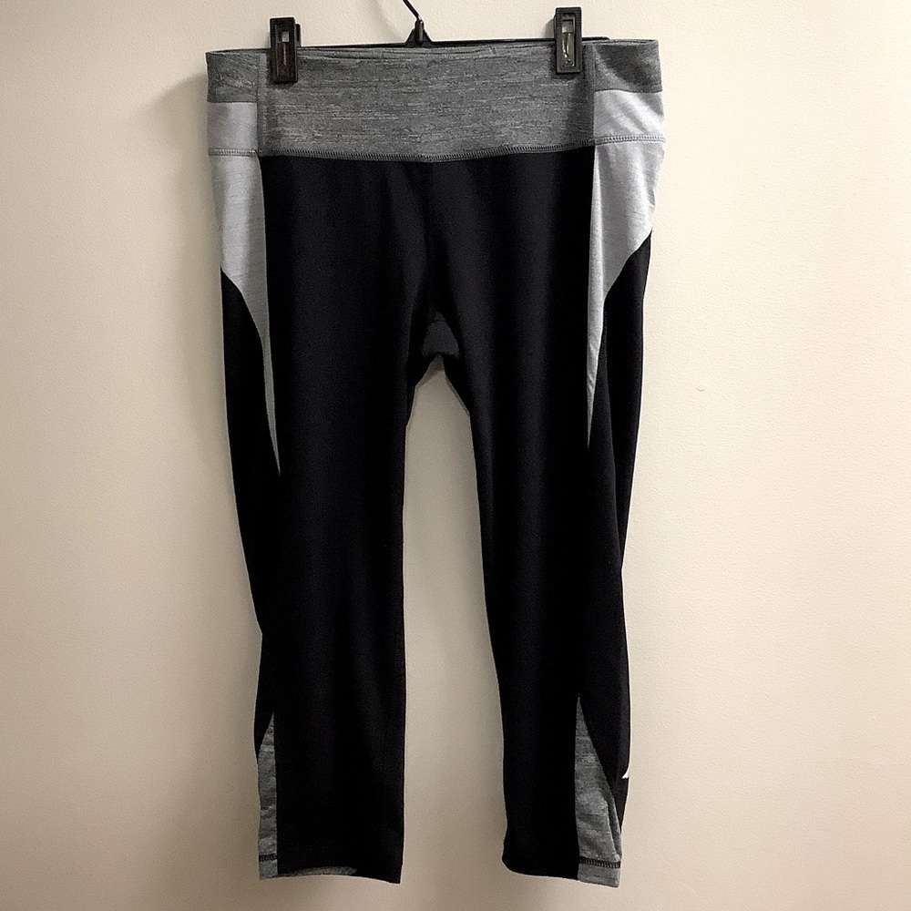 FREE Country Free2B crop pants. Size L